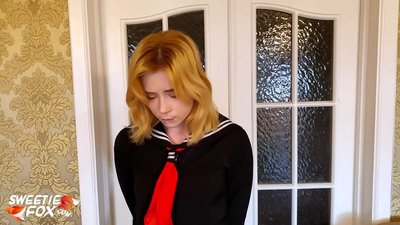 Padrastro castigó duramente a una colegiala por su mala educación - Spanked and Mouthfucked